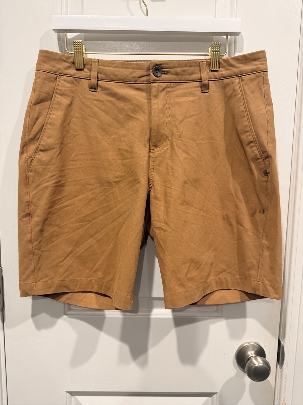 Vuori Men’s Size 32 Brown Performance Chino Shorts